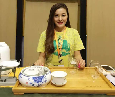 中國(guó)茶香，飄溢世界——普洱茶在商業(yè)服務(wù)中的突破